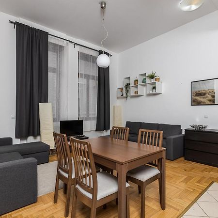 Cosy 1 Bedroom Apartment In Gozsdu Court Budapest Esterno foto