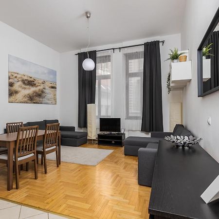 Cosy 1 Bedroom Apartment In Gozsdu Court Budapest Esterno foto