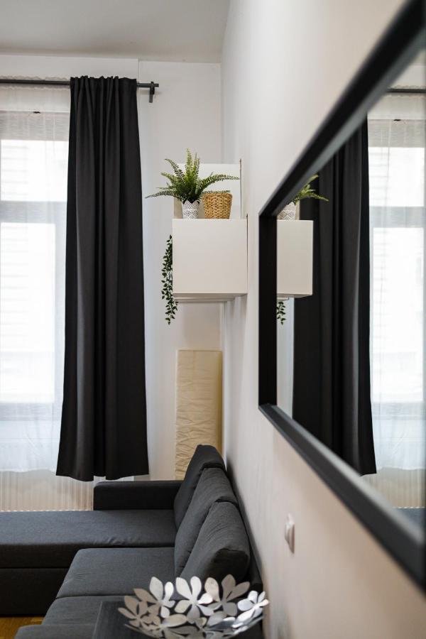Cosy 1 Bedroom Apartment In Gozsdu Court Budapest Esterno foto
