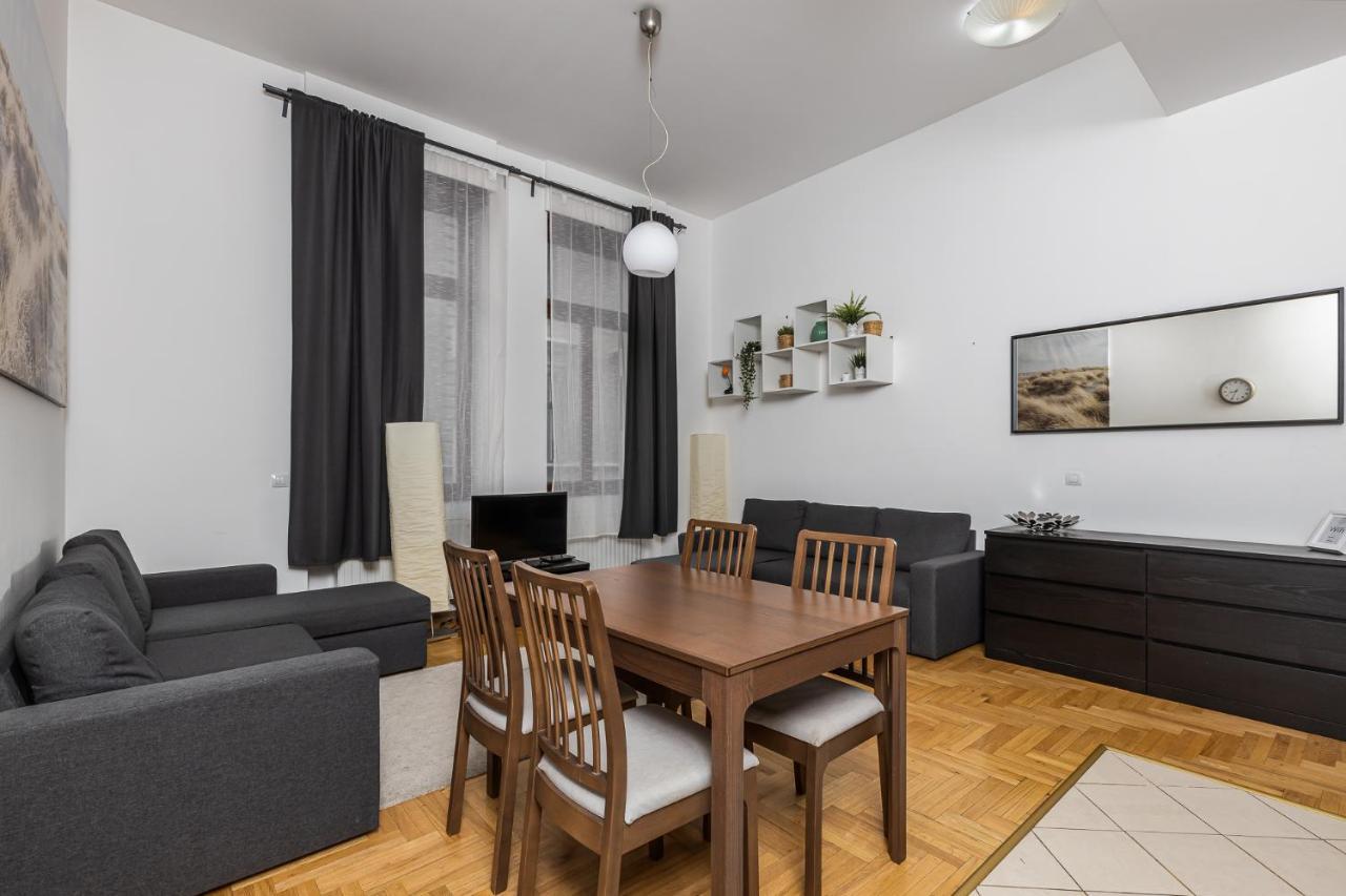Cosy 1 Bedroom Apartment In Gozsdu Court Budapest Esterno foto